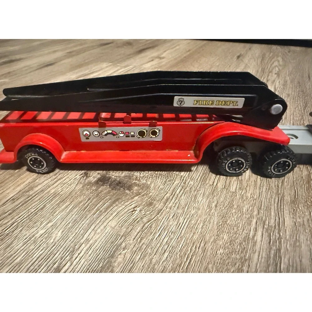 Vintage Tonka Fire Dept No 7 Ladder Truck Red Diecast Pressed Steel Toy Vehicle